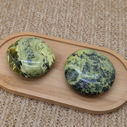 Serpentin Handstein mit Pyrit [A+B]