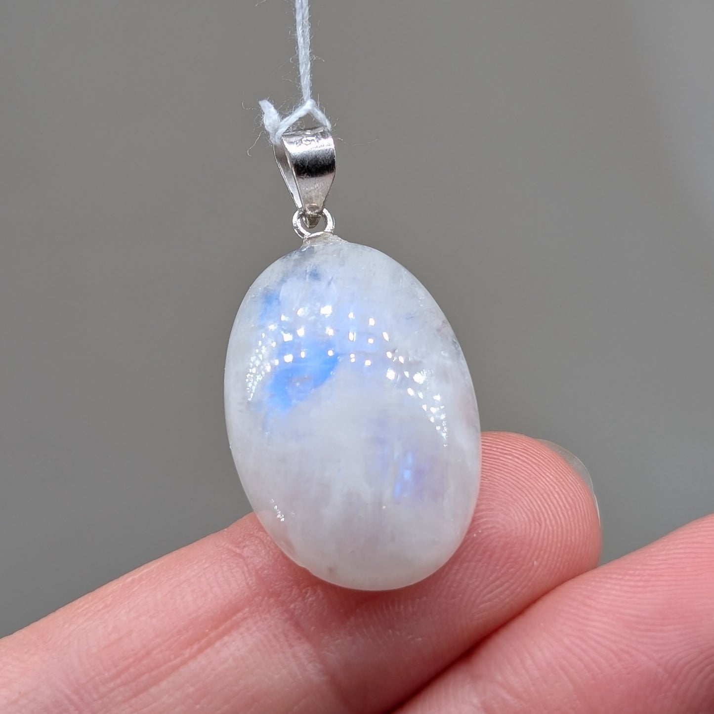 Regenbogen Mondstein Kettenanhänger [T]