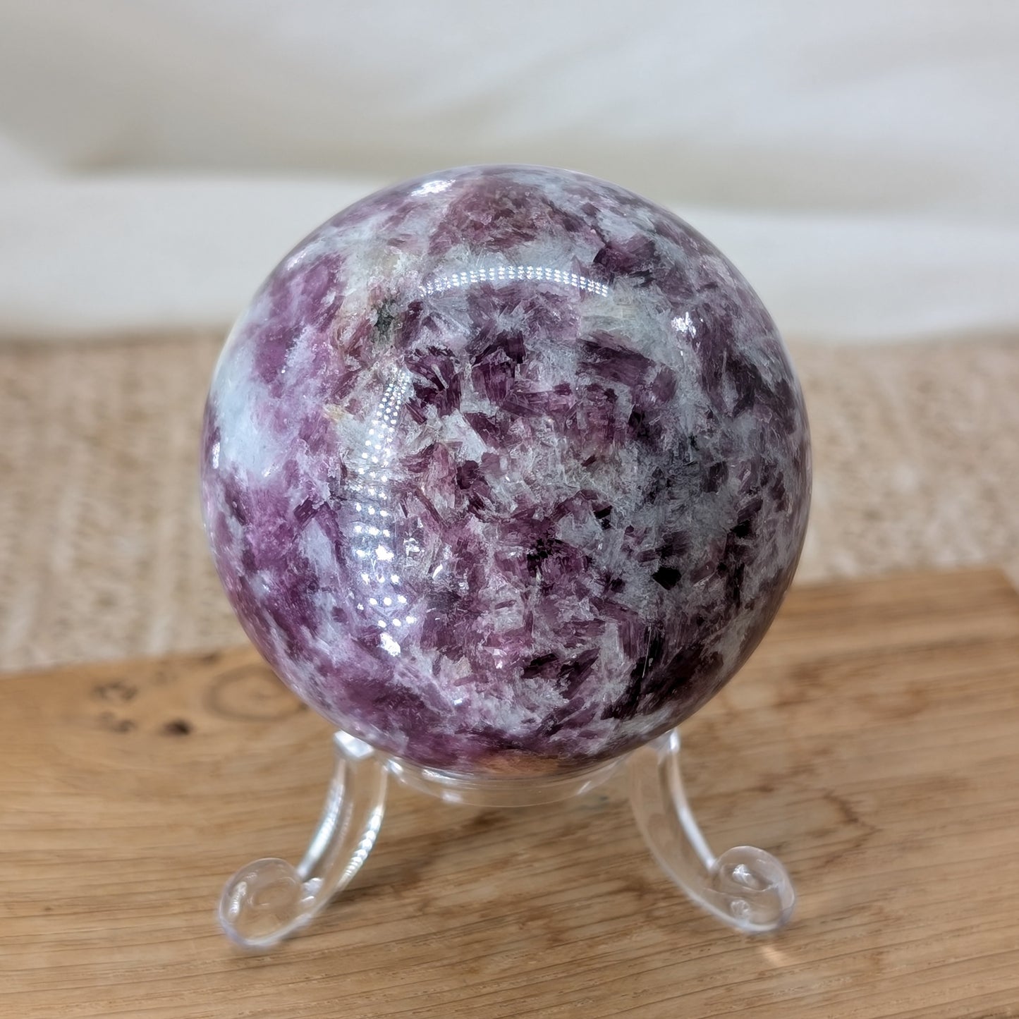 Lepidolith Kugel mit Mica [TT]