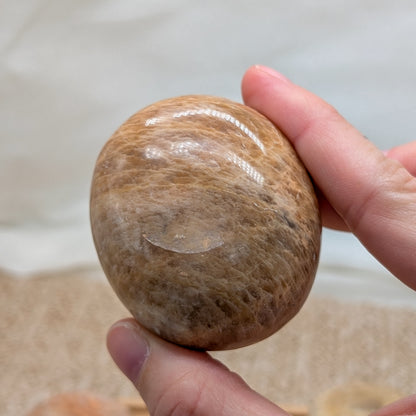 Pfirsich Mondstein Handstein [B-WARE]