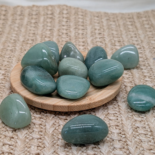 Grüner Aventurin Trommelstein hell