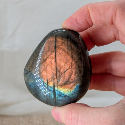 Flashy Labradorit Handstein [O]