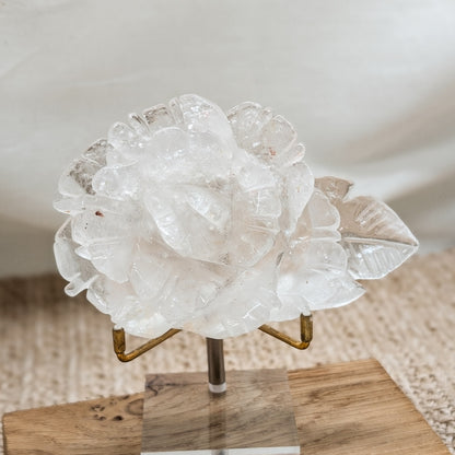 Bergkristall Rose mit Blatt auf Ständer [RB]