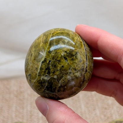 Grüner Opal Handstein [A-C]