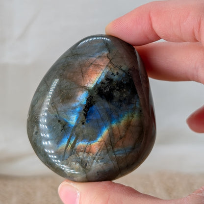 Flashy Labradorit Handstein [O]