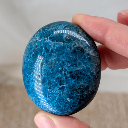 Apatit Handstein [A-C]