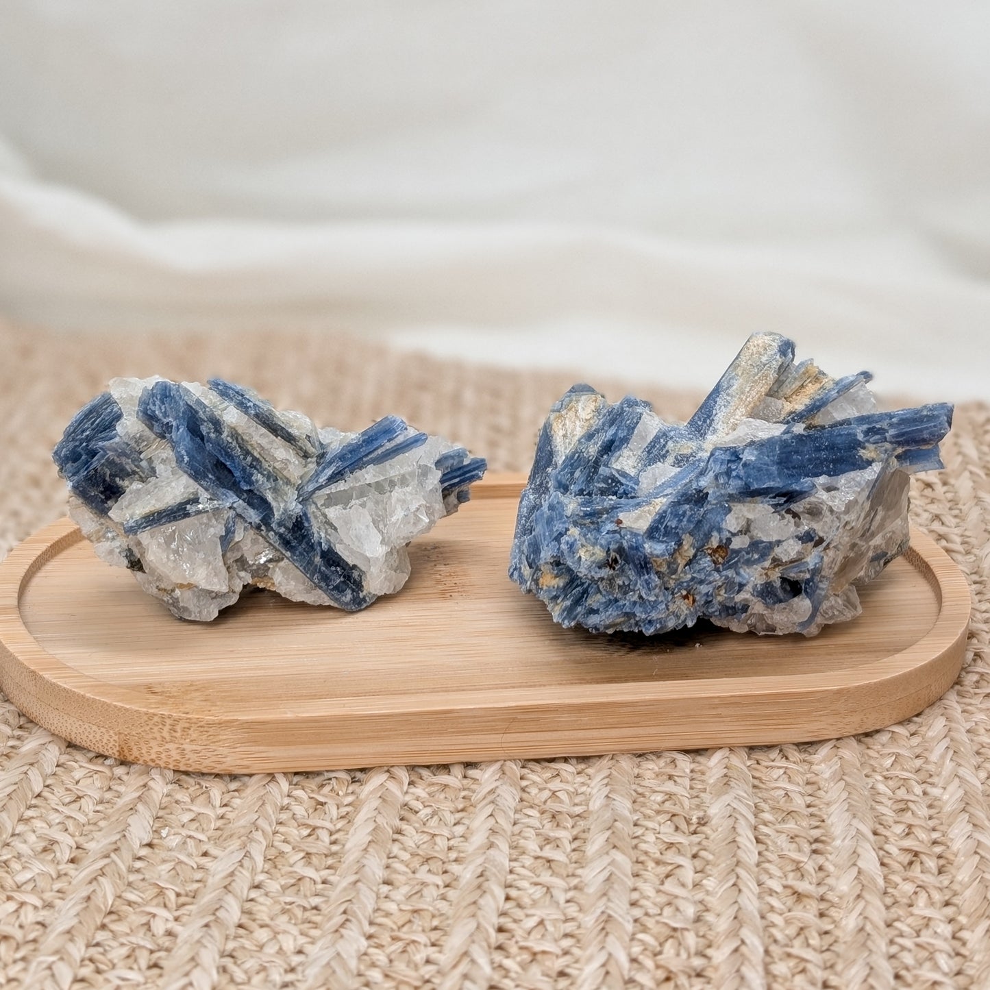 Kyanit / Disthen in Quarz Rohstein [C+D]