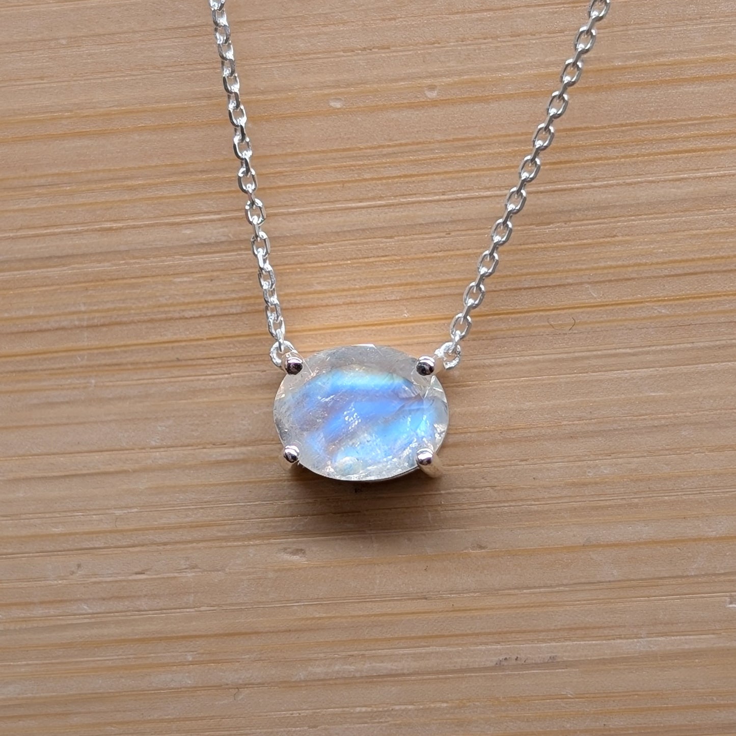 Facettierter Mondstein Anhänger mit Kette