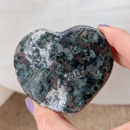 Druzy Amethyst Herz mit Goethit