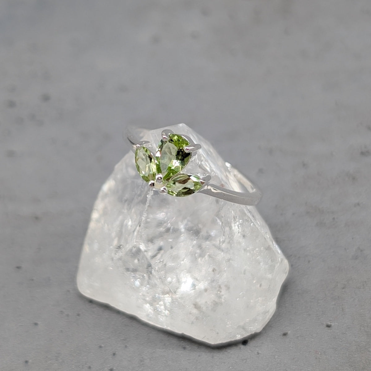 Peridot Blume Ring, 925er Silber