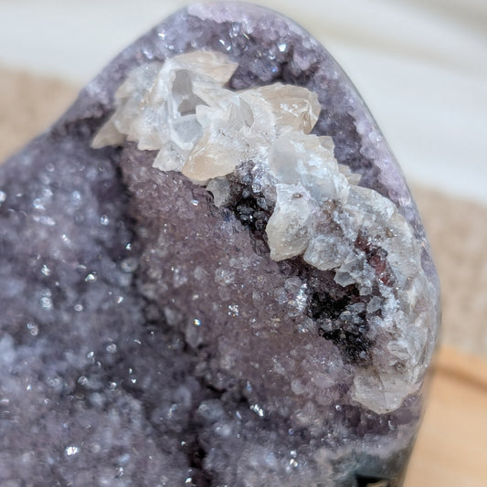 Amethyst Cluster mit Calcitspitzen [CK]