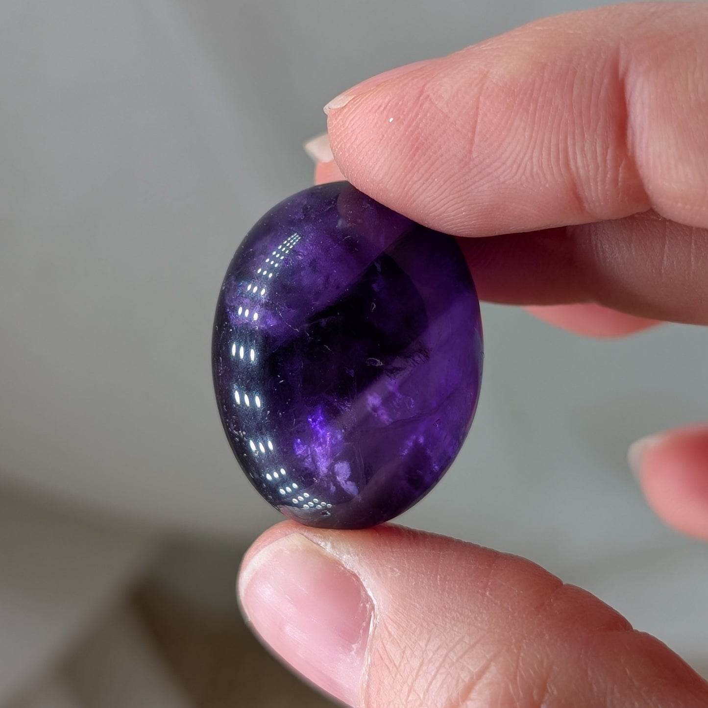 Dunkler Amethyst Trommelstein